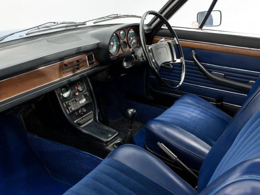 Интерьер Audi 100 Coupe S (C1) 1970 года  (UK) (фото 5 из 8)